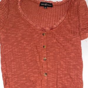 Almost Famous Rust Short Sleeve with Lace Size S